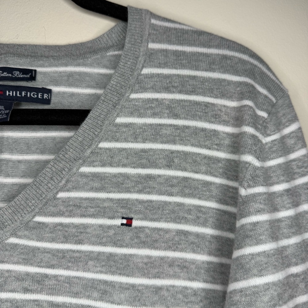 TOMMY HILFIGER Preppy Striped Collegiate Business Casual Cozy Gray Fall Sweater - Picture 4 of 6
